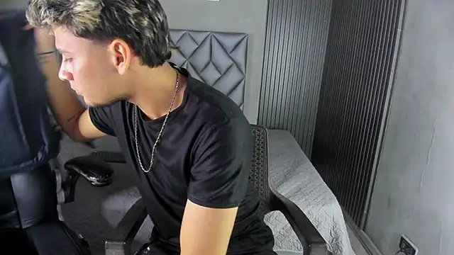 Alan-Smith1 online show from November 2025 07:46:02 PM