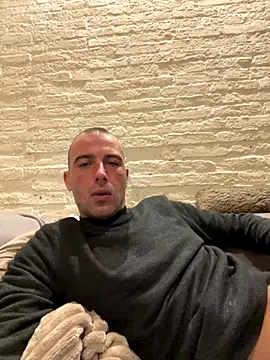 Snapshot of Rotteei1 chatting on October 2025 06:03:01 AM Rotteei1 online show from October 2025 06:03:01 AM