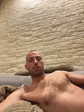 Snapshot of Rotteei1 chatting on October 2025 06:52:02 AM Rotteei1 online show from October 2025 06:52:02 AM