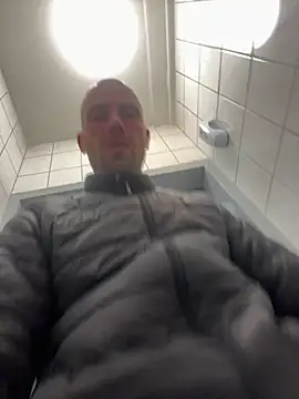 Snapshot of Rotteei1 chatting on October 2025 10:05:02 AM Rotteei1 online show from October 2025 10:05:02 AM