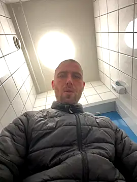 Snapshot of Rotteei1 chatting on November 2025 01:01:02 PM Rotteei1 online show from November 2025 01:01:02 PM