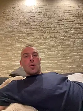 Snapshot of Rotteei1 chatting on November 2025 08:42:02 PM Rotteei1 online show from November 2025 08:42:02 PM