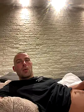 Snapshot of Rotteei1 chatting on November 2025 01:33:01 PM Rotteei1 online show from November 2025 01:33:01 PM