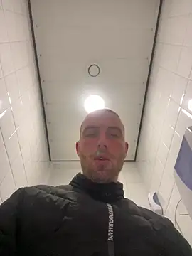 Snapshot of Rotteei1 chatting on November 2025 08:25:02 AM Rotteei1 online show from November 2025 08:25:02 AM