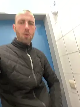 Snapshot of Rotteei1 chatting on November 2025 09:20:02 AM Rotteei1 online show from November 2025 09:20:02 AM