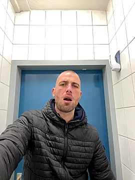 Snapshot of Rotteei1 chatting on December 2025 01:17:04 PM Rotteei1 online show from December 2025 01:17:04 PM