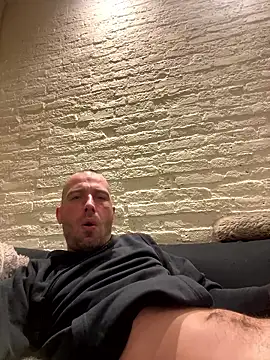 Snapshot of Rotteei1 chatting on January 2026 05:45:02 AM Rotteei1 online show from January 2026 05:45:02 AM