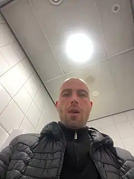 Snapshot of Rotteei1 chatting on February 2026 09:13:02 AM Rotteei1 online show from February 2026 09:13:02 AM