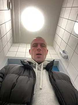 Snapshot of Rotteei1 chatting on February 2026 07:21:02 AM Rotteei1 online show from February 2026 07:21:02 AM