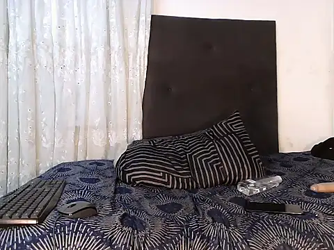 MinnieBee101 online show from March 2026 07:15:01 AM