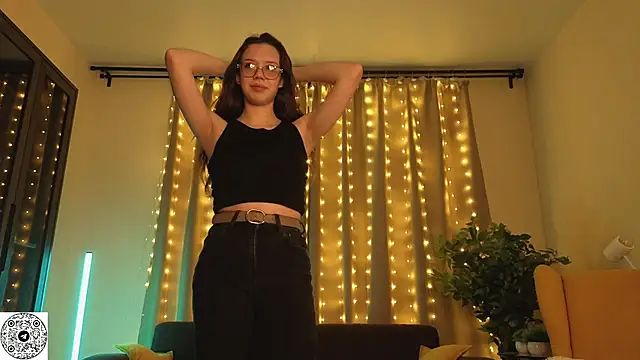 FabiolaCowing online show from November 2025 05:37:02 PM