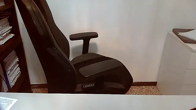 Snapshot of topg84 chatting on December 2025 07:05:01 AM topg84 online show from December 2025 07:05:01 AM