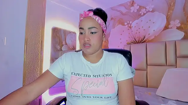 NahomiWalker  online show from December 2025 07:32:01 PM