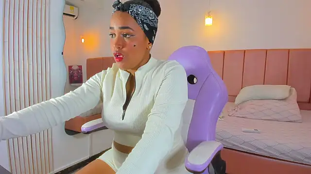 NahomiWalker  online show from January 2026 08:03:01 PM