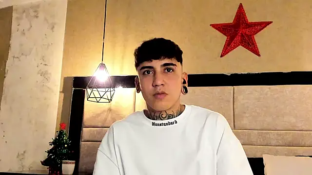 SantiOlsen online show from November 2025 02:58:01 AM