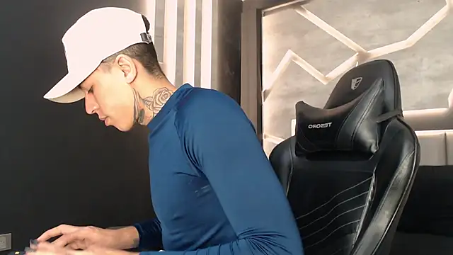 ArohomLester online show from November 2025 11:02:02 AM