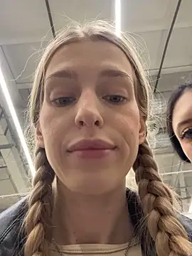 kira mia online show from December 2025 04:15:01 PM