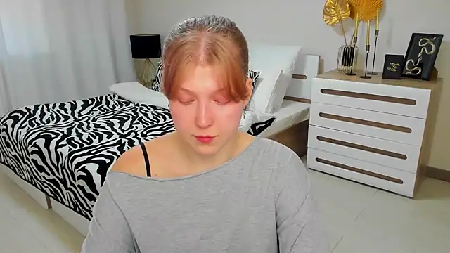 Stella Light online show from October 2025 04:20:02 AM