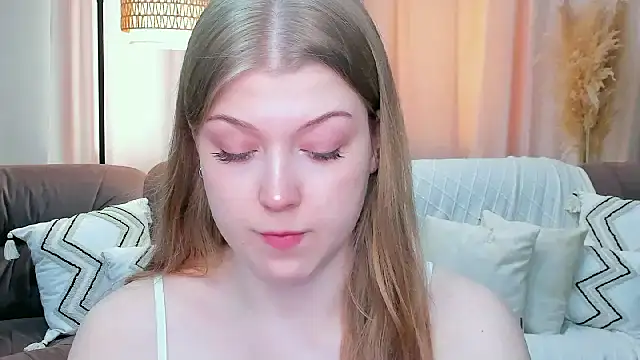 Stella Light online show from April 2026 11:00:02 AM