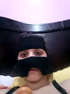 SandyAmr online show from November 2025 08:48:01 AM