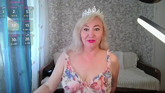 Snapshot of LadyKriss chatting on July 2026 05:00:02 AM LadyKriss online show from July 2026 05:00:02 AM