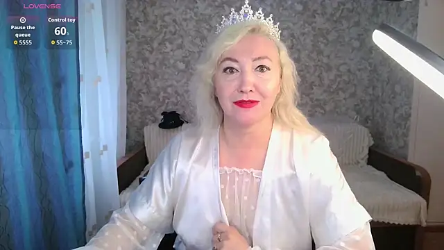 Snapshot of LadyKriss chatting on July 2026 04:17:02 AM LadyKriss online show from July 2026 04:17:02 AM