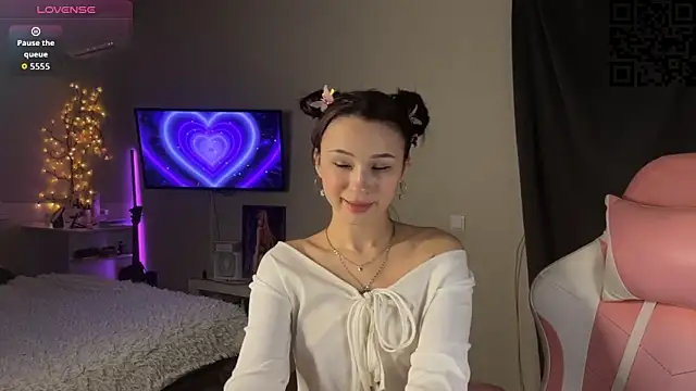 ella simons online show from December 2025 01:11:01 AM