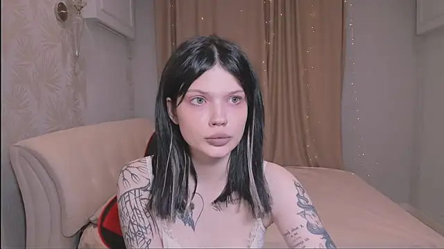 KeepMeOut online show from October 2025 10:27:01 AM