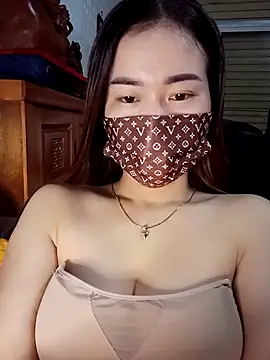 Family-Lovee online show from November 2025 06:24:02 PM