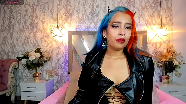 Snapshot of Cristall_ravven chatting on October 2025 02:18:02 PM Cristall ravven online show from October 2025 02:18:02 PM