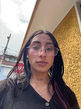 Violeet-Smith online show from December 2025 07:44:01 PM