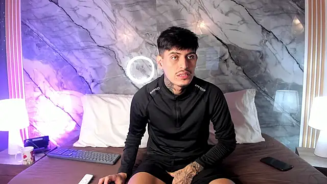 enzorodriguezz online show from November 2025 01:00:01 PM