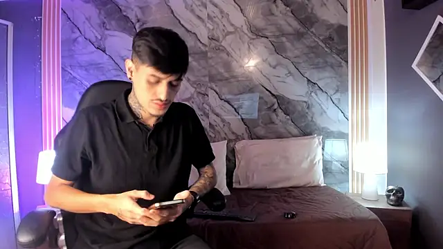 enzorodriguezz online show from November 2025 12:37:02 PM