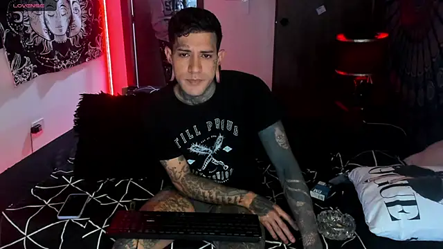 cleoo jhonny online show from November 2025 06:57:01 AM