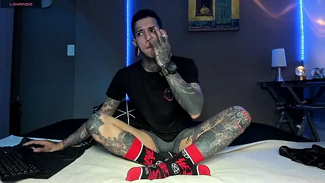 cleoo jhonny online show from March 2026 01:01:02 AM