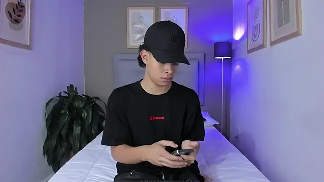 ApoloRicci online show from October 2025 08:09:02 PM