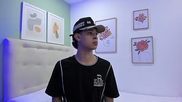 ApoloRicci online show from January 2026 07:27:02 PM