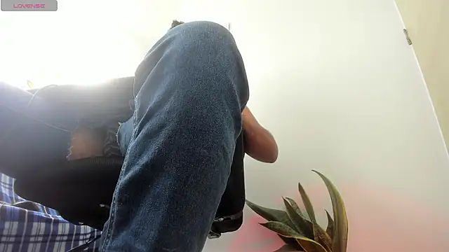 Alexxx feethis online show from November 2025 07:29:02 PM