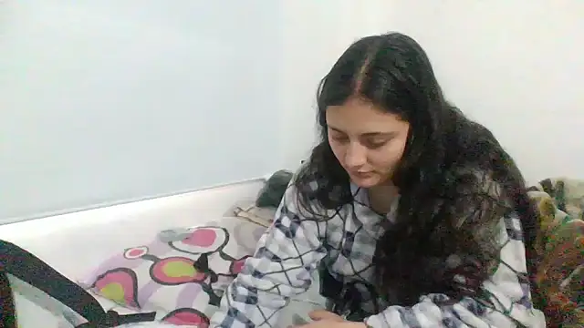 Layla Latina online show from November 2025 09:51:02 PM