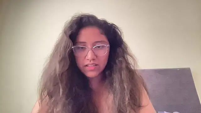 Kmiii21 online show from November 2025 05:46:02 PM