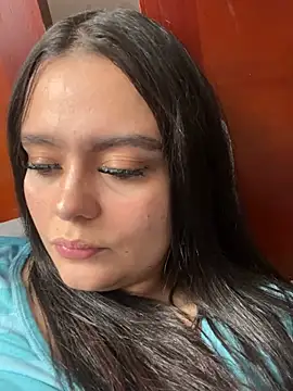 Selena Roa online show from April 2026 07:58:02 PM