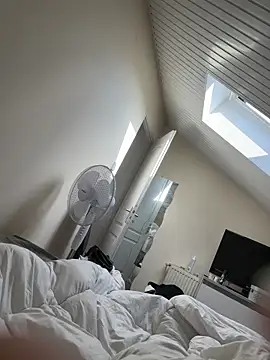 Snapshot of BicolorCandidate81 chatting on October 2025 12:39:02 PM BicolorCandidate81 online show from October 2025 12:39:02 PM