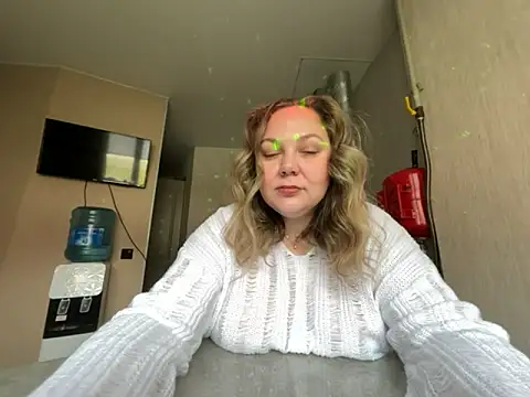 Snapshot of _GloriaLowe_ chatting on October 2025 08:18:01 AM  GloriaLowe  online show from October 2025 08:18:01 AM