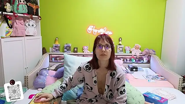  HeraLuna  online show from April 2026 08:18:01 PM