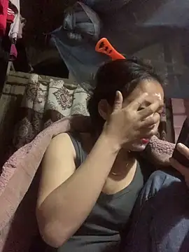 Snapshot of Lara-11 chatting on December 2025 02:22:01 PM Lara-11 online show from December 2025 02:22:01 PM