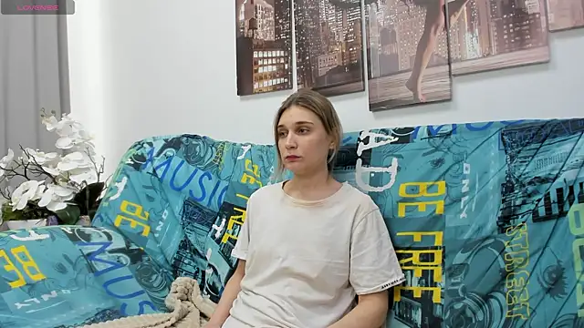 Snapshot of Tenderly_Sophie chatting on April 2026 01:19:02 AM Tenderly Sophie online show from April 2026 01:19:02 AM