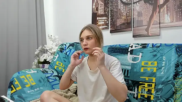 Snapshot of Tenderly_Sophie chatting on May 2026 01:02:02 AM Tenderly Sophie online show from May 2026 01:02:02 AM