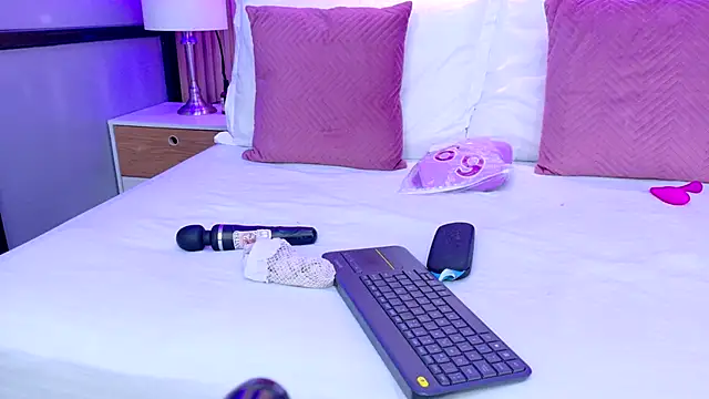 AdelineJhones online show from December 2025 02:15:01 PM