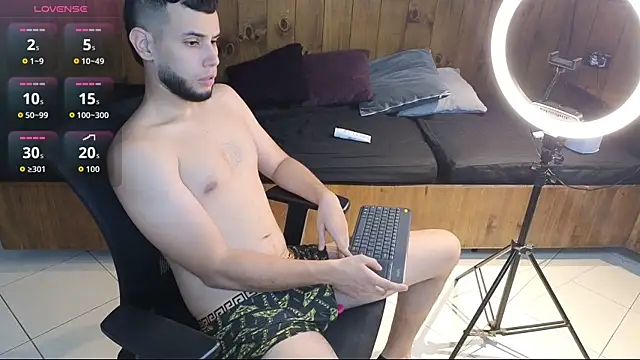 Maxcole 07 online show from December 2025 07:32:01 PM