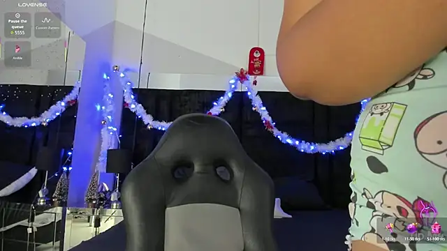 EmmadaSilva online show from December 2025 03:19:01 PM